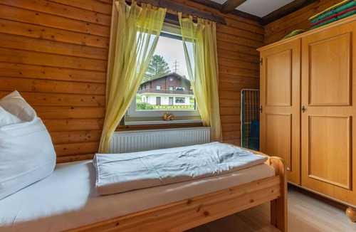 Hohenwarth Apartment | Nice apartment for 5 people with WIFI, TV, balcony, pets allowed and parking