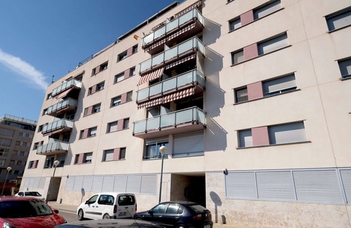 Sant Carles de la Rapita Apartment | Nice apartment for 5 guests with A/C, WIFI, TV and balcony
