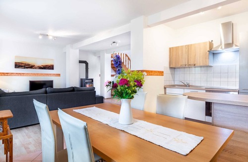 Steffenshagen House | Nr. 2 - 4 Zimmer Ferienwohnung mit Kamin, Terrasse, Garten - Ostsee Bauernhof Schwalbennest OFC 15