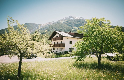 Bach Apartment | Oberbach apartment for 2 people with a view of the mountains