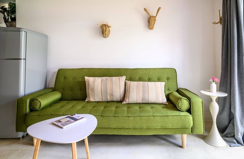 Mirasierra House | old laundry apartment