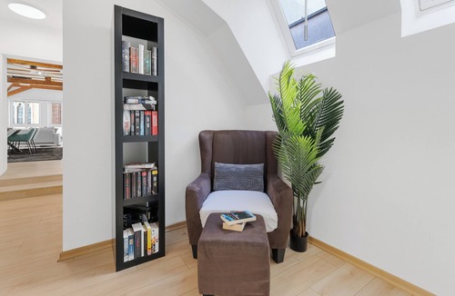 Sudost Old Town Apartment | Old town loft | parking lot | home cinema