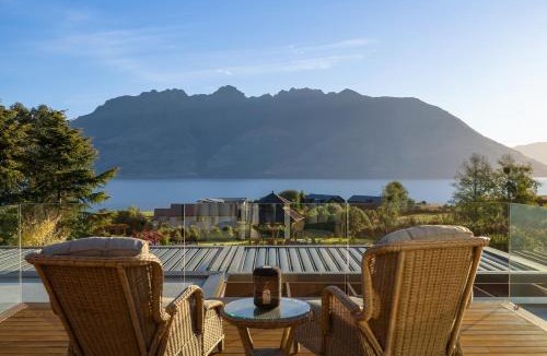 Kawarau Falls Villa | Oraka Lakeside Retreat by Sotheby's Luxury Rental Homes