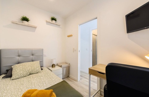 Simancas Bed & Breakfast | Oruro: Room with Bolivian essence and comfort in Madrid