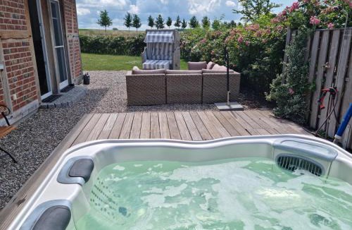 Gross Schwansee House | Ostsee-Wellnesslandhaus mit Sauna, Jacuzzi, Innenwhirlpool