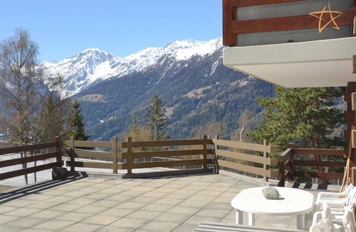 St. Luc Apartment | Outside : flat on the 1st floor of the apartment house with a large south terrace (85sqm), for 6 per