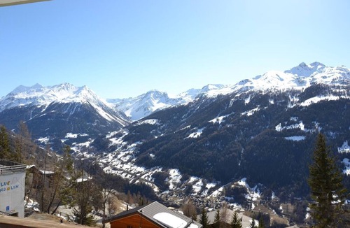St. Luc Apartment | Outside : on the 3rd floor of a five-storey apartment house, lift, south balcony with beautiful view