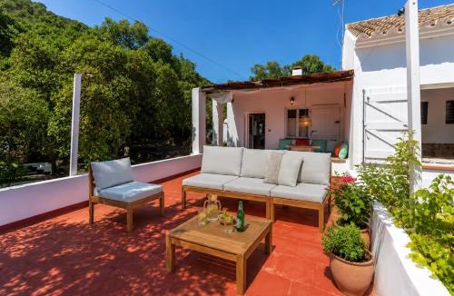 Bolonia Villa | Pájaro del Músico Bolonia Retreat, Pool & Gardens
