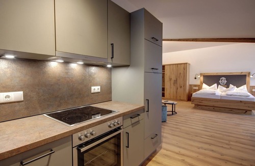 Bichl Apartment | Panorama apartment 6 for 4 people, living room/bedroom, south-facing balcony, 53 m²
