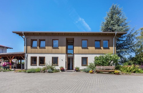 Bad Bellingen Apartment | PAPPELHOF Landurlaub mit Panoramablick - Motorradunterkunft Fahrradunterkunft