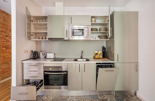 L'Antiga Esquerra de l'Eixample Apartment | Paseo de Gracia sunny and large 4 bedrooms