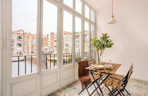 L'Antiga Esquerra de l'Eixample Apartment | Paseo de Gracia sunny and large 4 bedrooms
