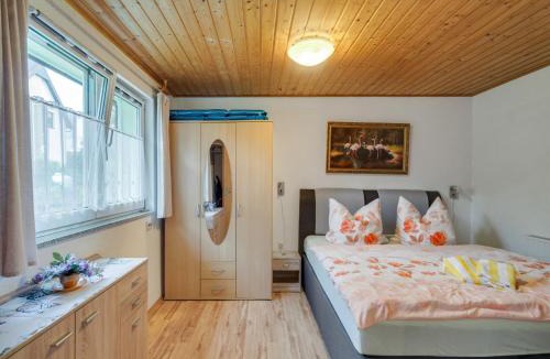 Lichtenhain Apartment | Peaceful Apartment in Lichtenhain with Private Terrace