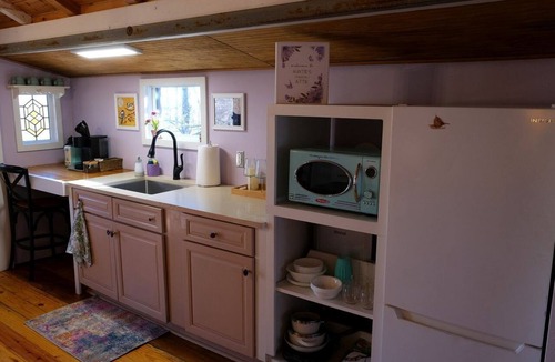 Laurel Ridge Cabin | Peaceful Eclectic Mountain Cabin with Screened Porch Near Black Mountain | Black Mountain, NC