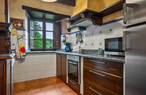 Carreno House | Pedregal Farmhouse with Shared Terrace, Private Garden, and Wi-Fi