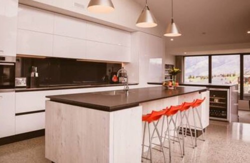 Jacks Point House | Pendeen Point - Remarkables Mountain View Spa Retreat