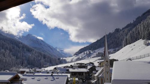 Lanersbach Bed & Breakfast | Pension Bergkristall