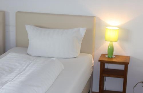 Waldkraiburg House | Pension Hubertusstuben