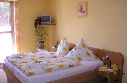 Neuendettelsau House | Pension Lindenallee