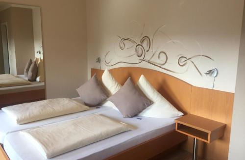 Friedrichshofen-Hollerstauden Bed & Breakfast | Pension Wagner