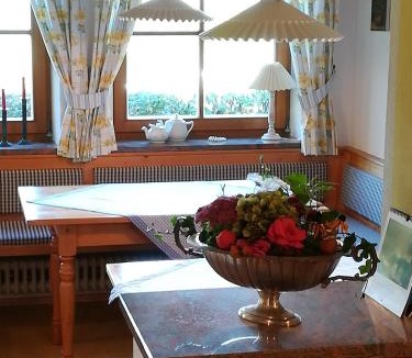 Schoenau am Koenigssee House | Pension Waldklause, Doppelzimmer mit Balkon, Dusche, WC