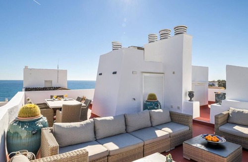 Puerto Banus Apartment | Penthouse in Playas del Duque for 4 people | Casa Cadiz 607