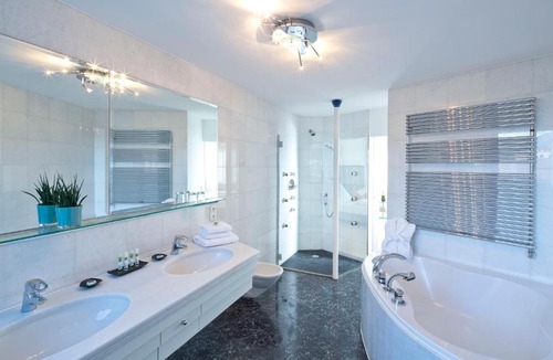Hoetting Apartment | Penz West Suite