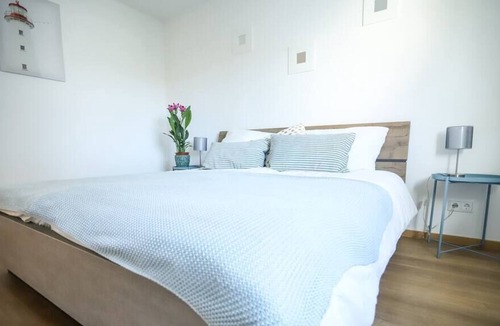 Lechhausen-Ost House | ☆Perfect for Business & Groups: 1 House, 5 Apartm.