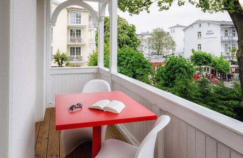 Binz Apartment | Perfect location in the heart of Binz, directly opposite the Kurhaus and beach.