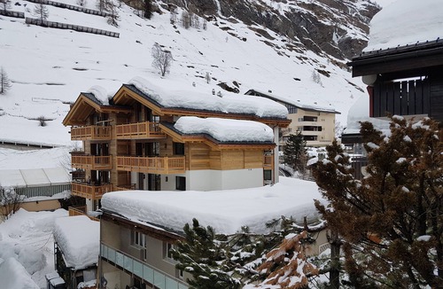 Zermatt City Centre Apartment | Perfectly placed for skiing/boarding and walking holidays around Zermatt