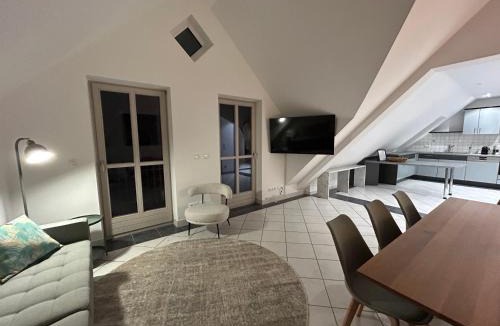 Hallbergmoos Apartment | Perfekt für 6-8! Küche Parkplätze Flughafen