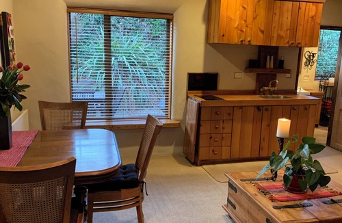 Lake Hayes Cottage | Picturesque Lake and Mountain Setting