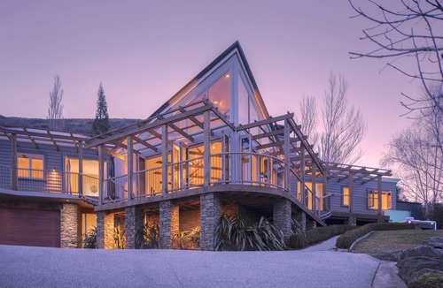 Lower Shotover House | Pinnacle Villa by MajorDomo - Sunny mountain view home with outdoor fireplace & spa pool