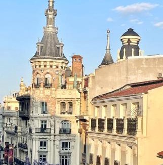 Huertas Apartment | Piso Ático con Terraza y Jacuzzi con vistas a Sol en Madrid Centro
