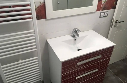 Romareda Apartment | Piso 4 Habitaciones UN Baño Wifi