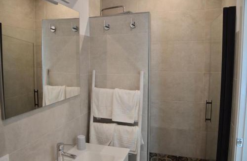 Zahara de la Sierra Apartment | Piso Al Lago - Appartment with Fabulous Lake Views