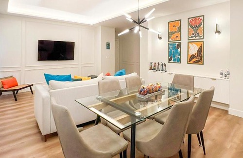 Golden Triangle of Art Apartment | Piso elegante Atocha 2H/2B by Berlany España