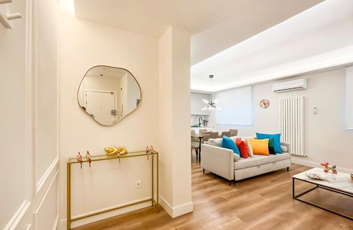 Golden Triangle of Art Apartment | Piso elegante Atocha 2H/2B by Berlany España