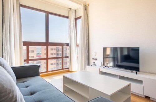 San Blas-Canillejas Apartment | Piso Exclusivo con Piscina y Atención 24 horas cerca del Aeropuerto e IFEMA