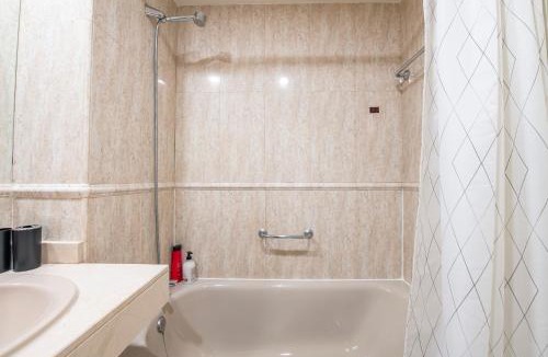 San Blas-Canillejas Apartment | Piso Exclusivo con Piscina y Atención 24 horas cerca del Aeropuerto e IFEMA