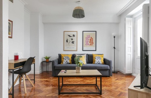 Recoletos Apartment | Piso luminoso con balcones frente Parque Retiro