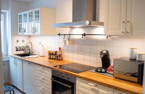 Toging am Inn Apartment | Platz für 8 Pers - C4S Come4Stay Monteure "InnArt" Boxspringbett Einzelbett Töging am Inn, Parkplatz, WLAN, Balkon, Smart TV, voll ausgestatteter Küche, Waschmaschine