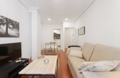 Malasana Apartment | Plaza España IV-Cozy and modern apartment near Plaza España