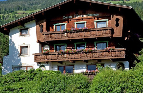 Hart im Zillertal Apartment | Pleasing Apartment with Garden, Balcony, Garden Furniture
