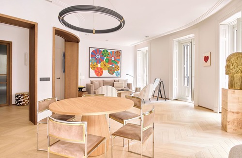 Golden Triangle of Art Apartment | Príncipe Executive Residence