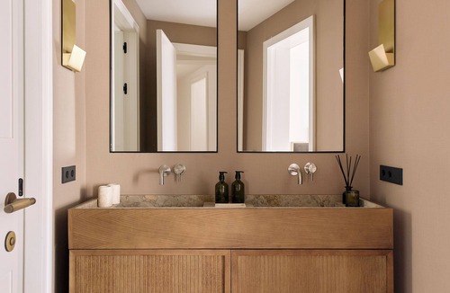 Golden Triangle of Art Apartment | Príncipe Executive Residence