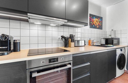 Duissern Apartment | Premium | 12 people| fully equipped | 2 min Central Station