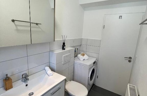 Wasseralfingen Apartment | Premium Apartment 70qm 2 Zimmer Küche, Balkon, Smart TV, WiFi