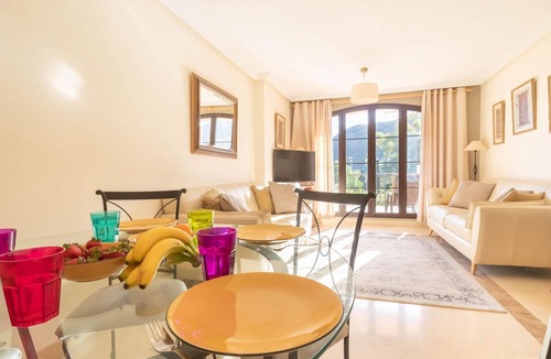 Benahavis Apartment | Premium apartment in Benahavis with balcony