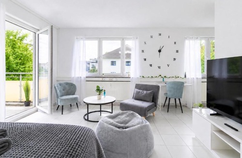 Plattenhardt Apartment | Premium Apt Stuttgart Airport-Messe & Parkplatz mit Balkon